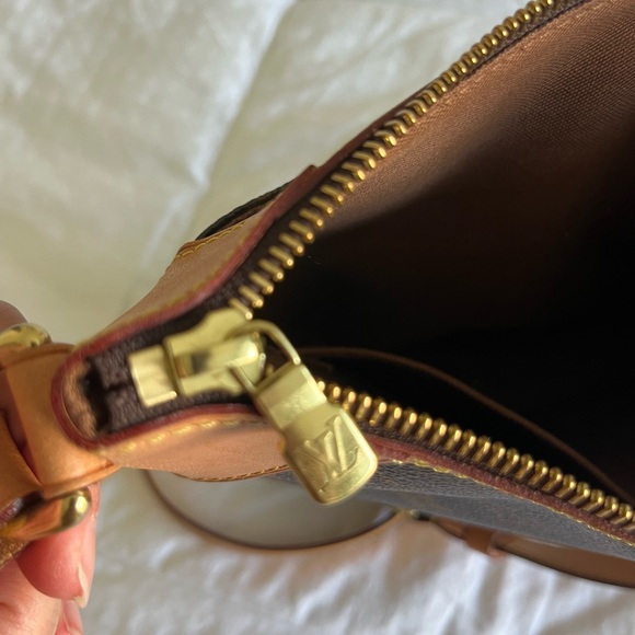 Louis Vuitton Odeon Monogram crossbody - Picture 3 of 10